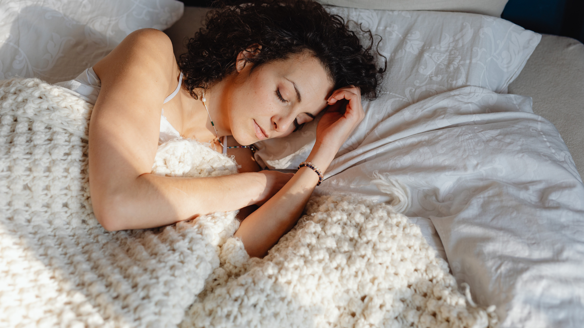 How Stress, Sleep, and Diet Can Support Your Natural Skincare Routine