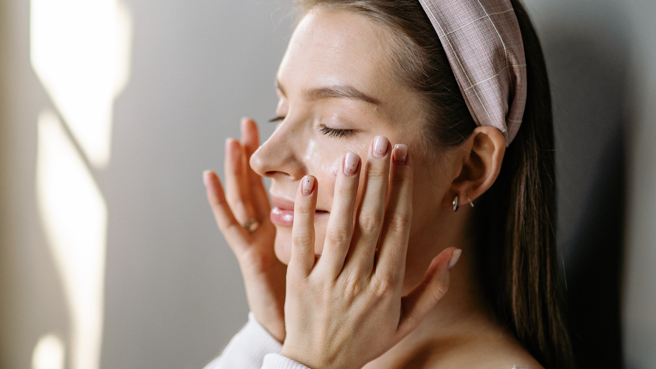 A Minimalist Approach to Natural Skincare for Moms and Busy Professionals