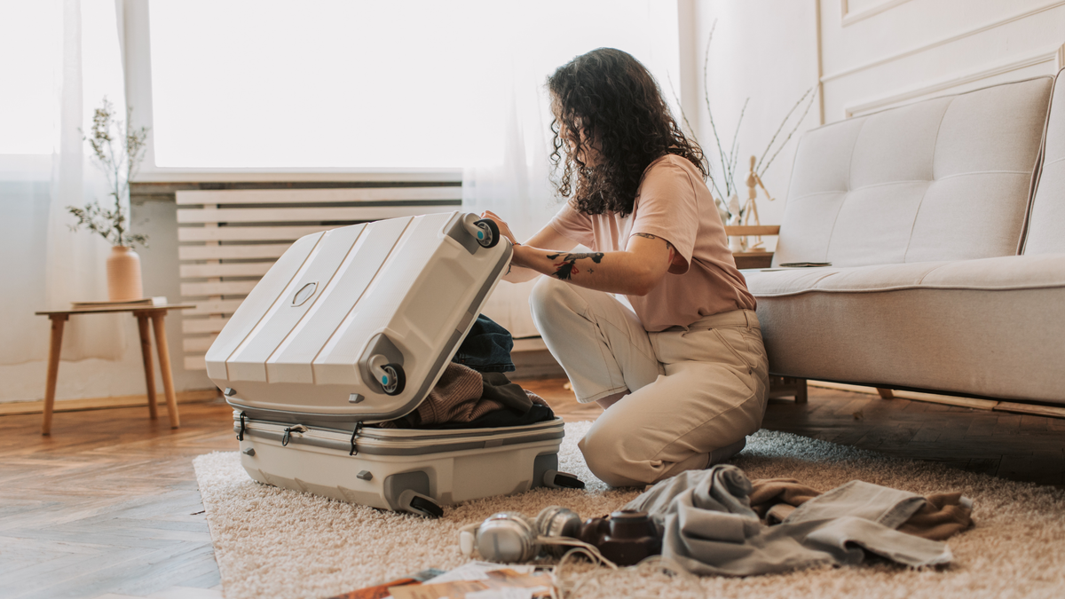 How to Maintain Your Natural Skincare Routine While Traveling
