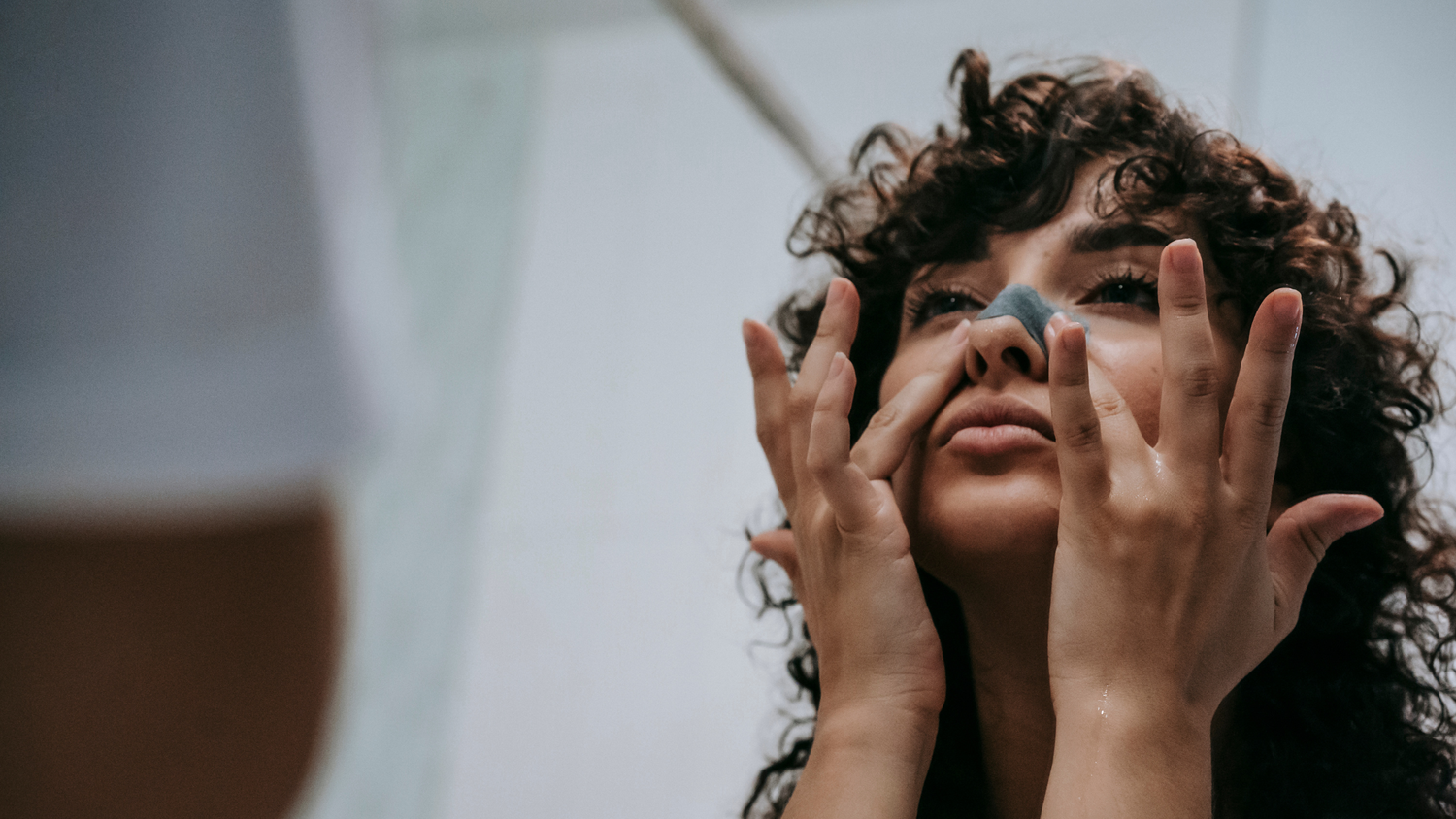 How Natural Skincare Can Help Manage Blackheads and Whiteheads